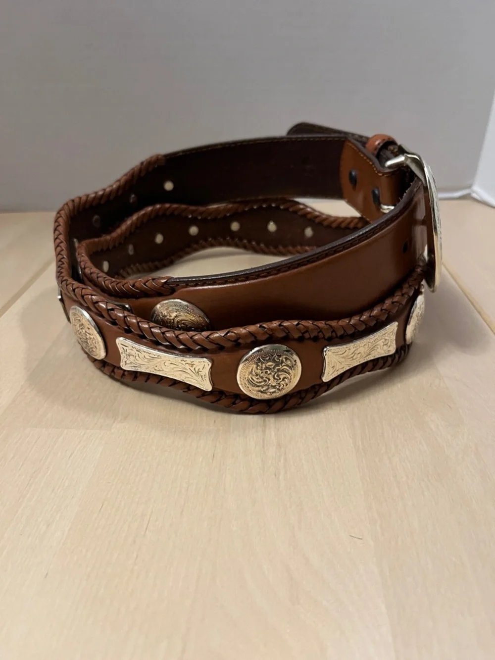 Tony Lama Brown Leather Scalloped Belt w/ Silver Tone Conchos Mens 42